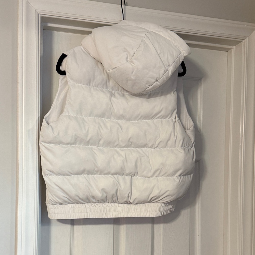 Fabletics Women’s White Puffer Vest - Picture 6 of 8